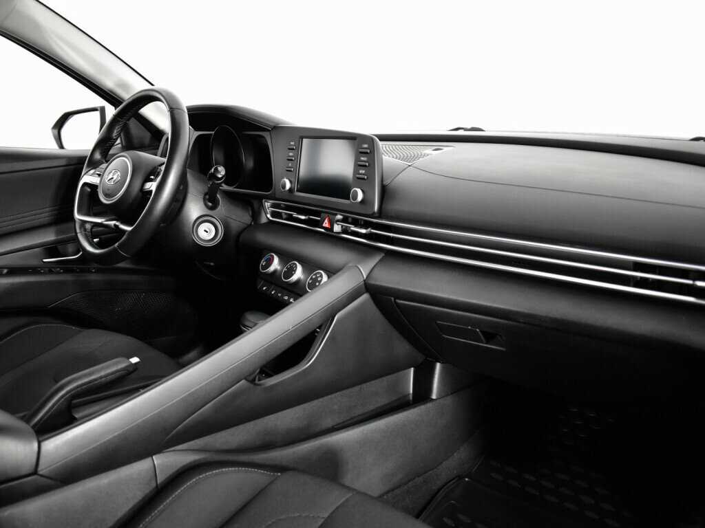 Hyundai Elantra с пробегом — 2021 год. Фото: #8