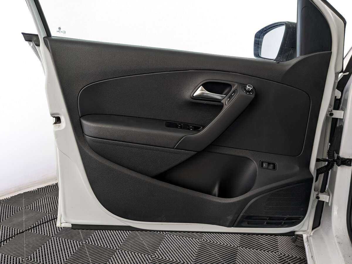 Volkswagen Polo с пробегом — 2019 год. Фото: #17