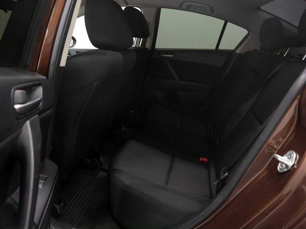 Mazda 3 с пробегом — 2012 год. Фото: #9