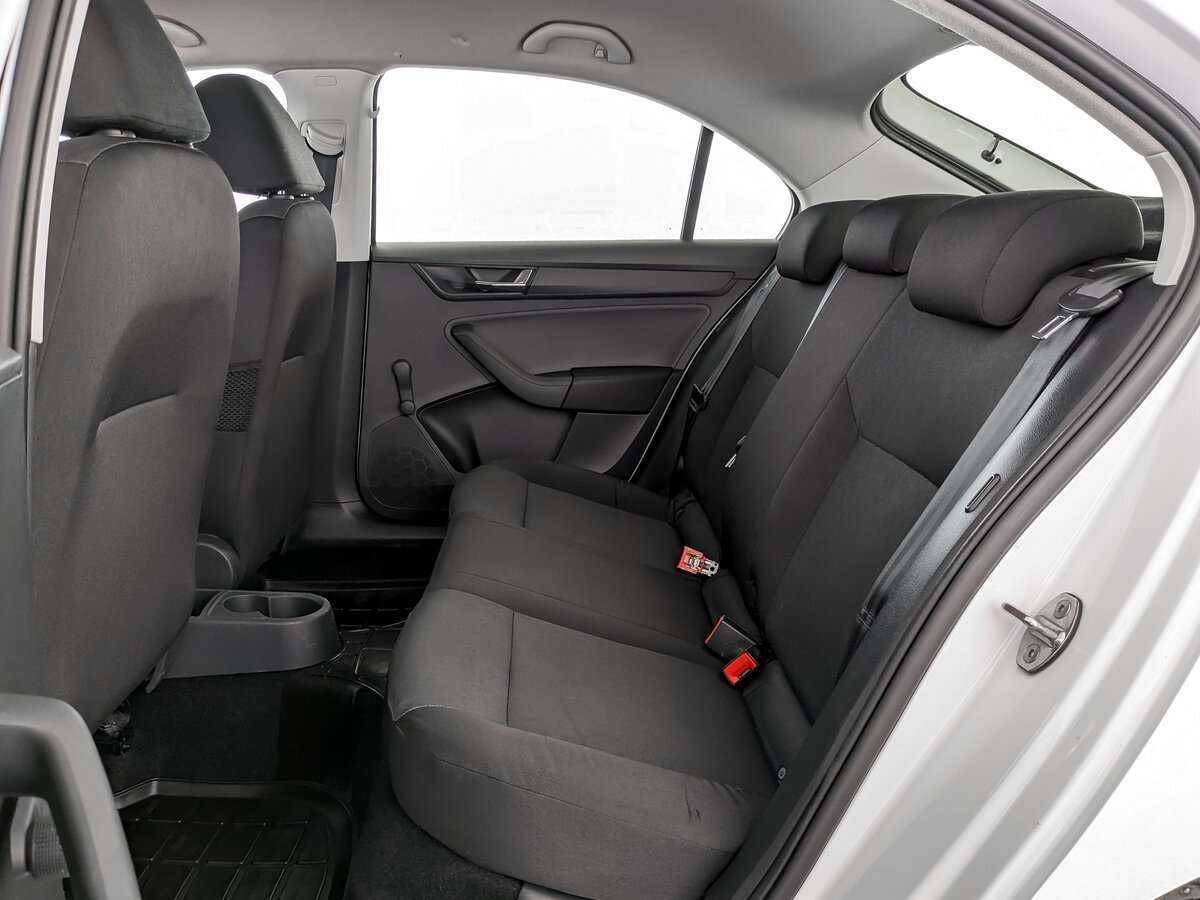 Skoda Rapid с пробегом — 2018 год. Фото: #11