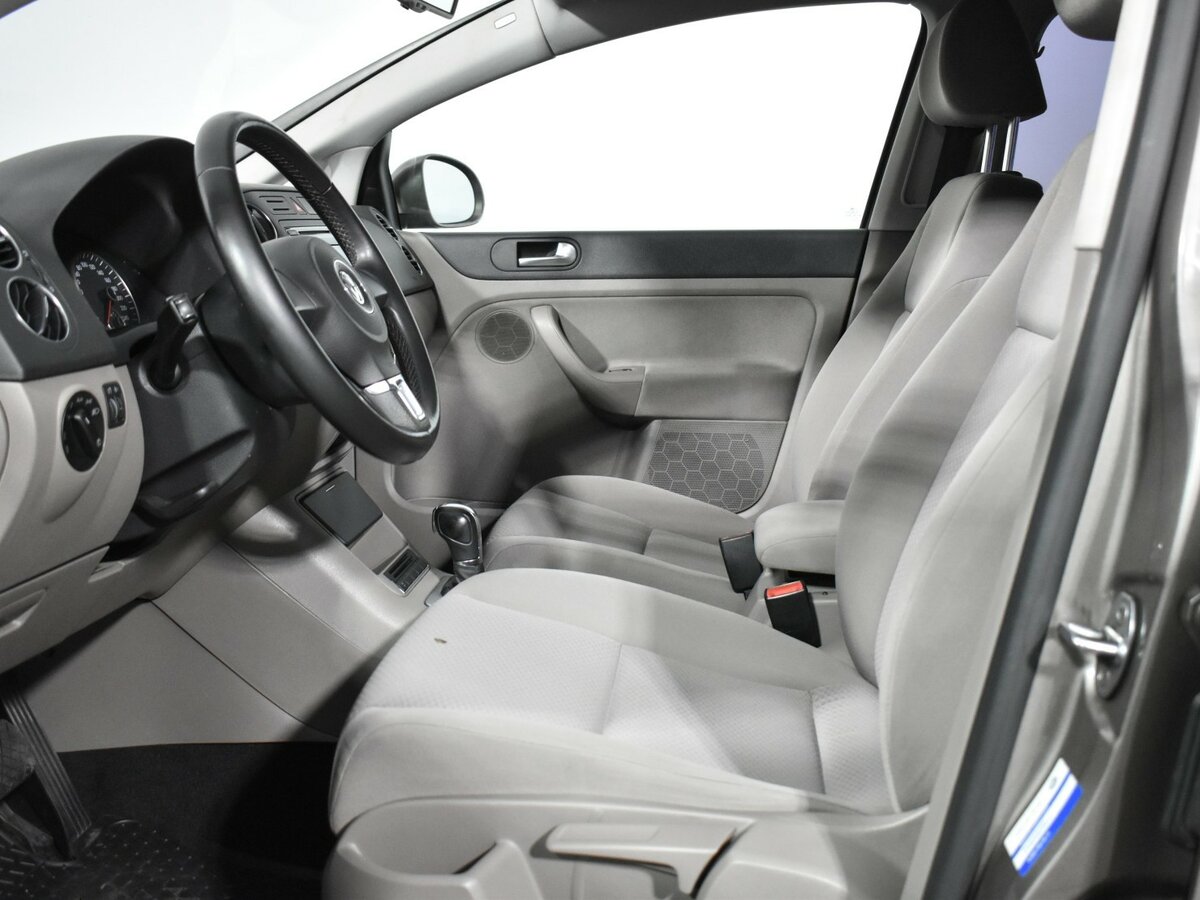 Volkswagen Golf Plus с пробегом — 2012 год. Фото: #9