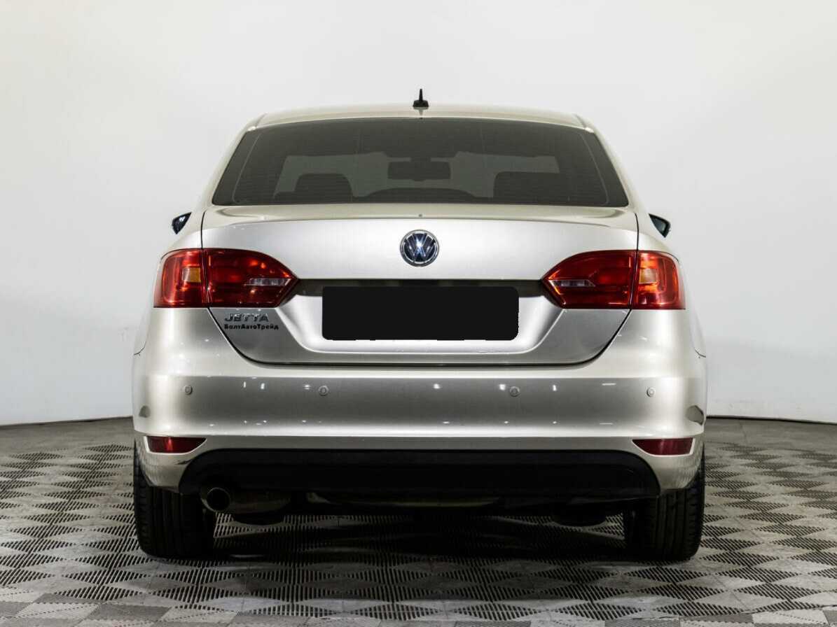 Volkswagen Jetta с пробегом — 2012 год. Фото: #4