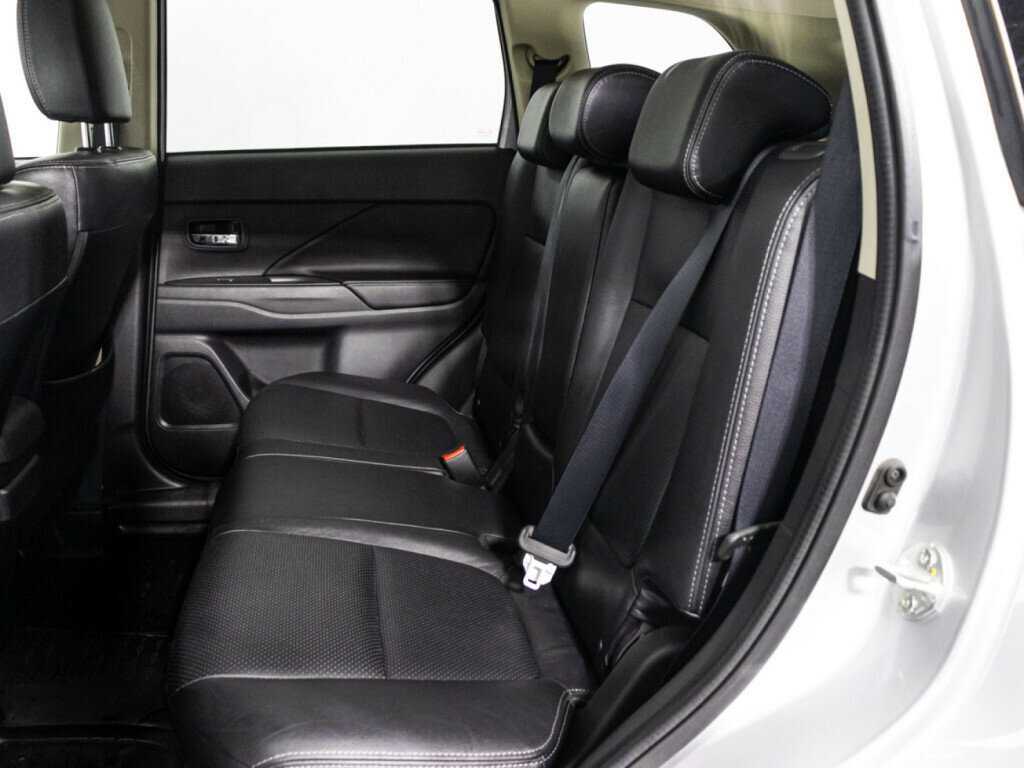 Mitsubishi Outlander с пробегом — 2016 год. Фото: #9