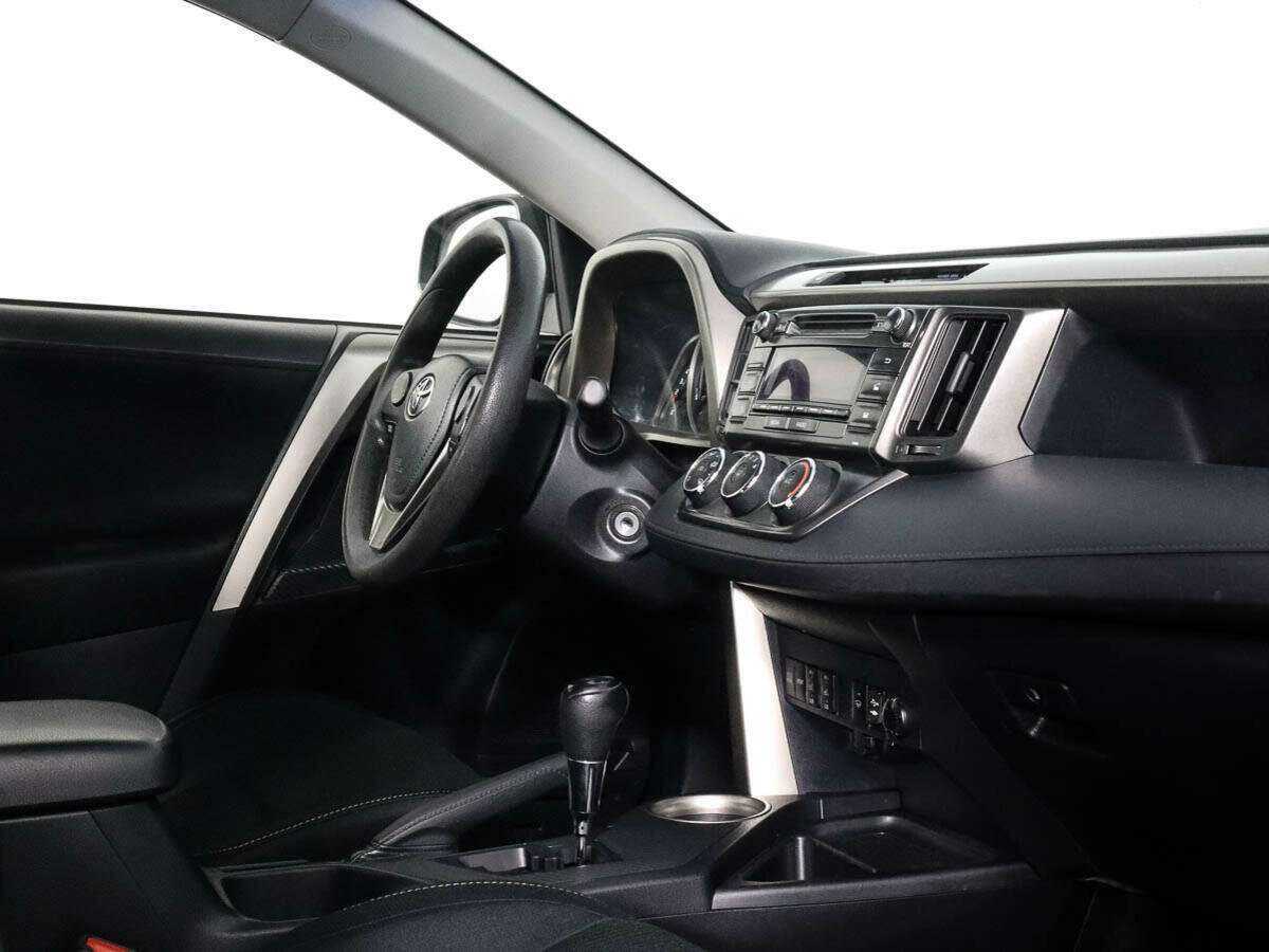 Toyota RAV4 с пробегом — 2014 год. Фото: #6