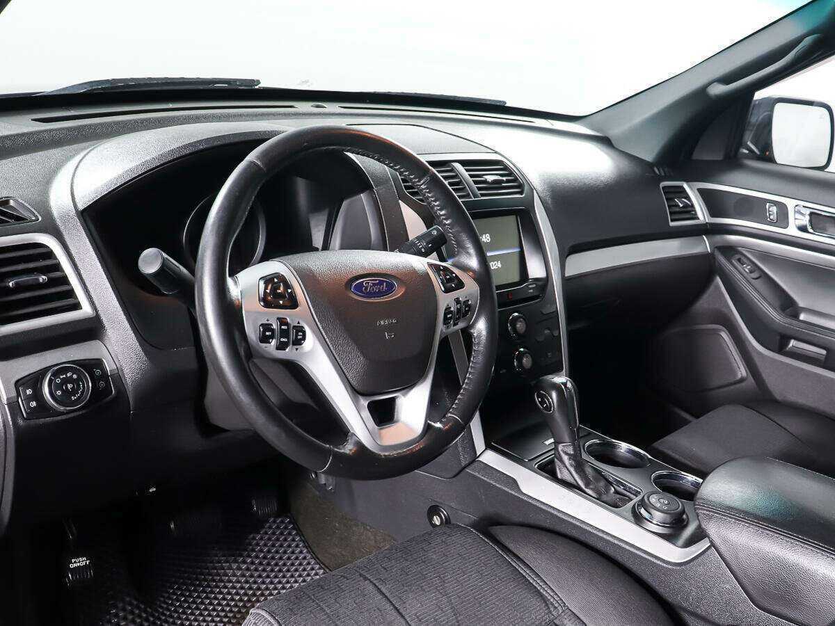Ford Explorer с пробегом — 2013 год. Фото: #12