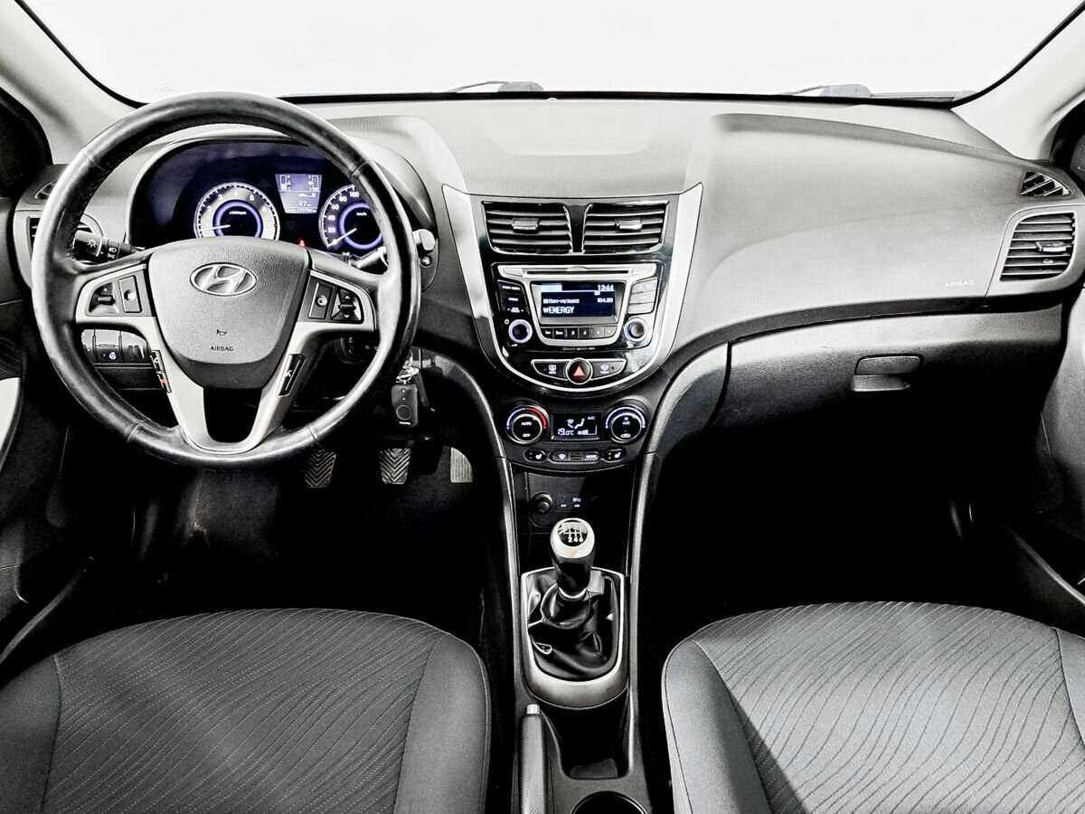 Hyundai Solaris с пробегом — 2015 год. Фото: #11