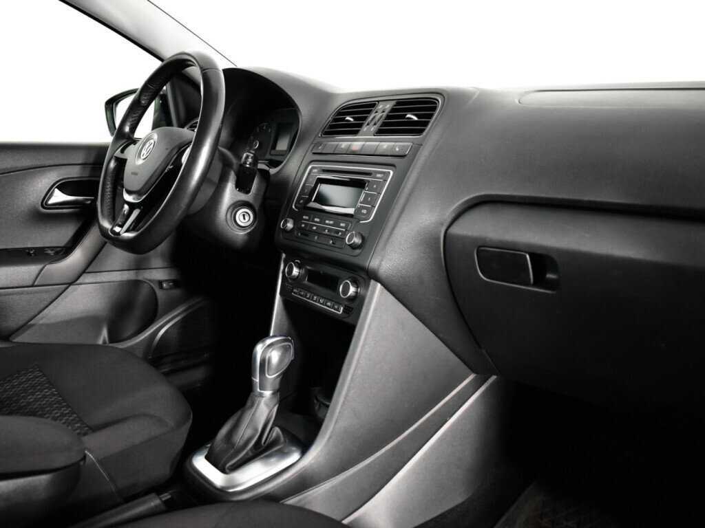 Volkswagen Polo с пробегом — 2015 год. Фото: #8
