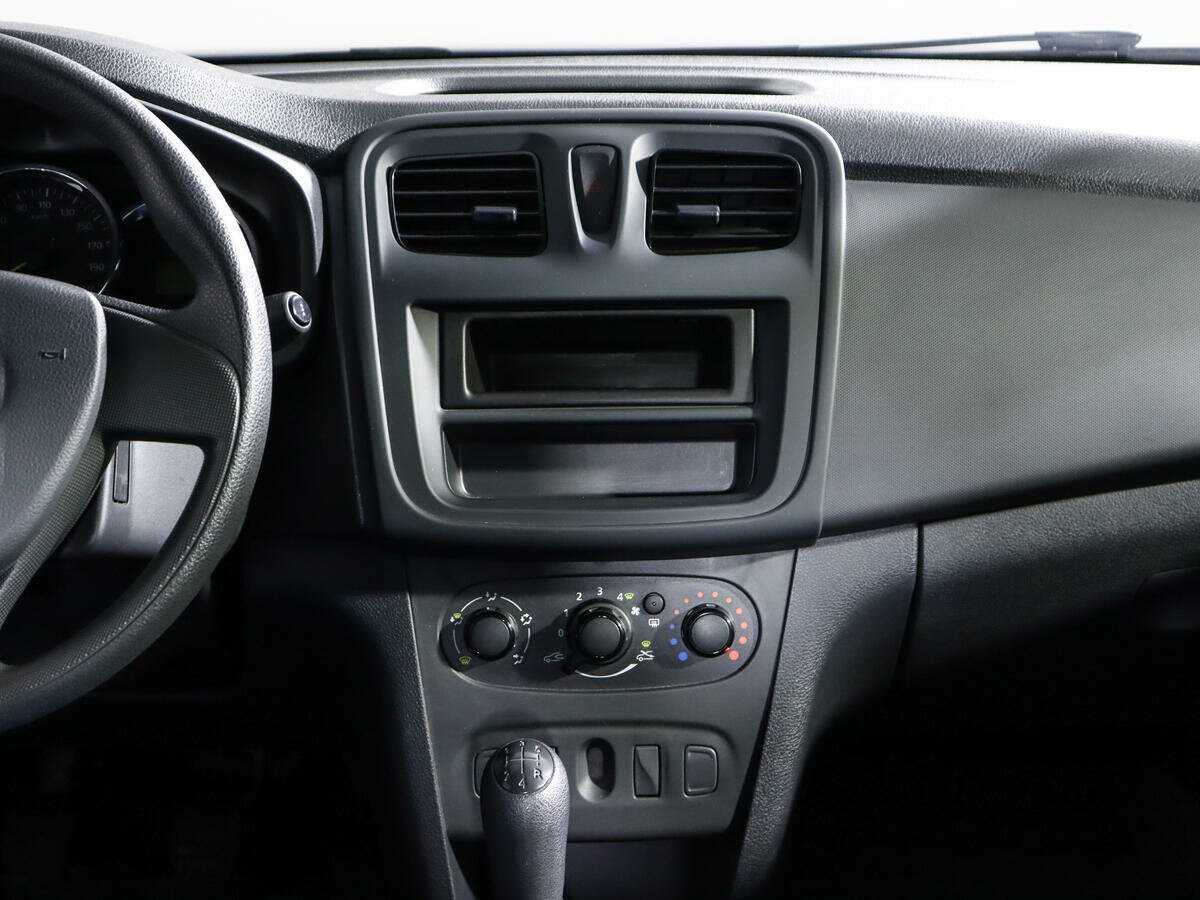 Renault Logan с пробегом — 2018 год. Фото: #12