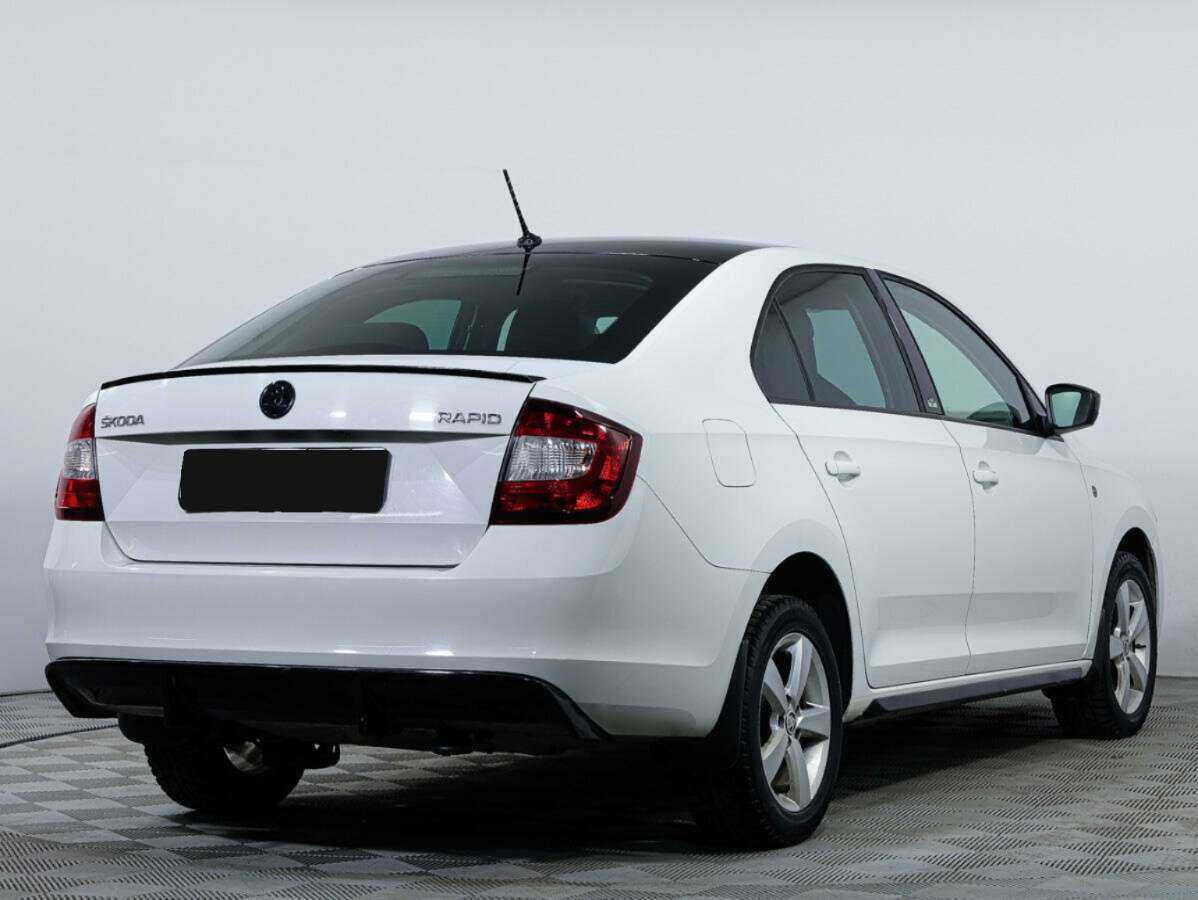 Skoda Rapid с пробегом — 2015 год. Фото: #4