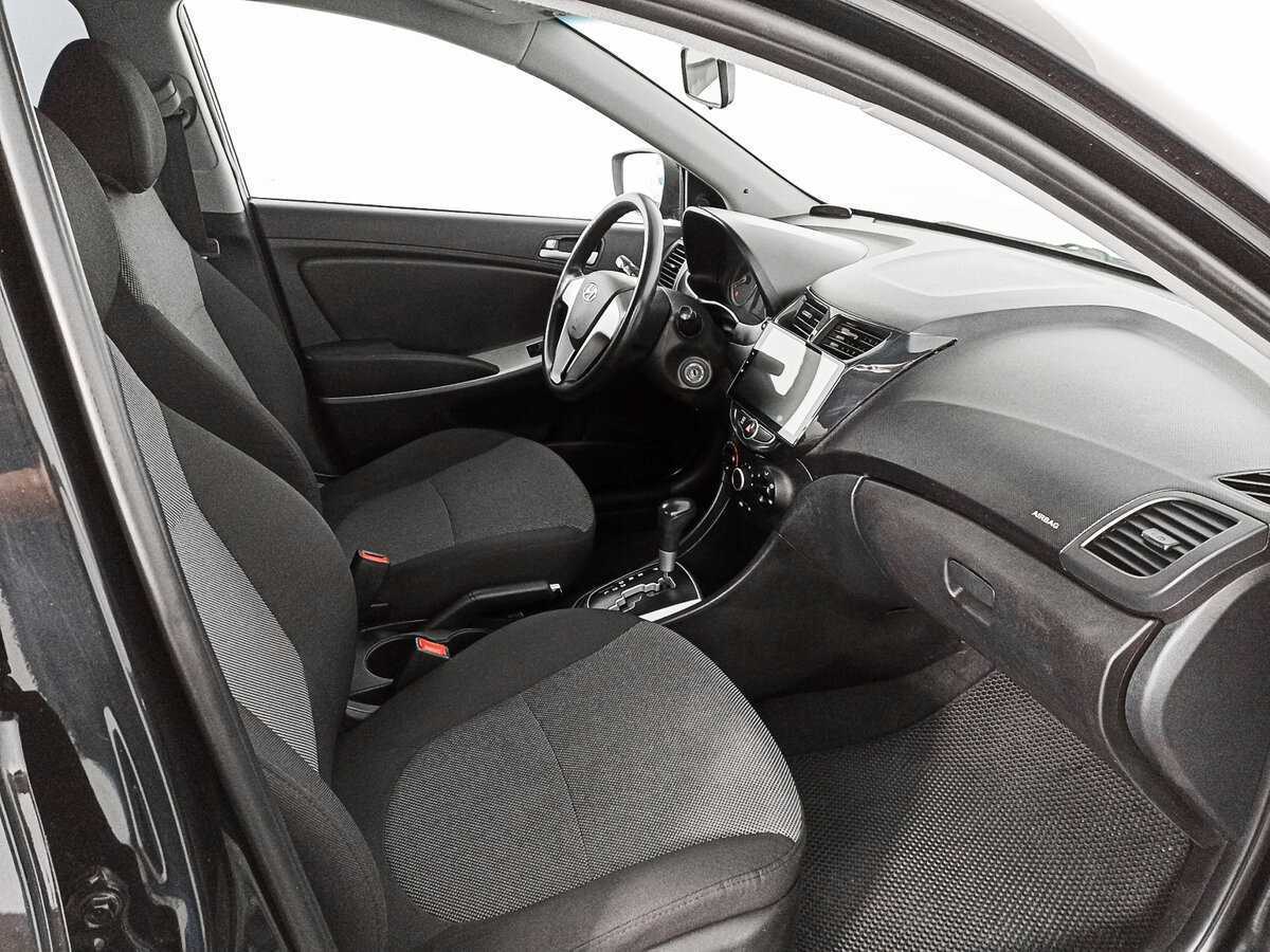 Hyundai Solaris с пробегом — 2013 год. Фото: #10