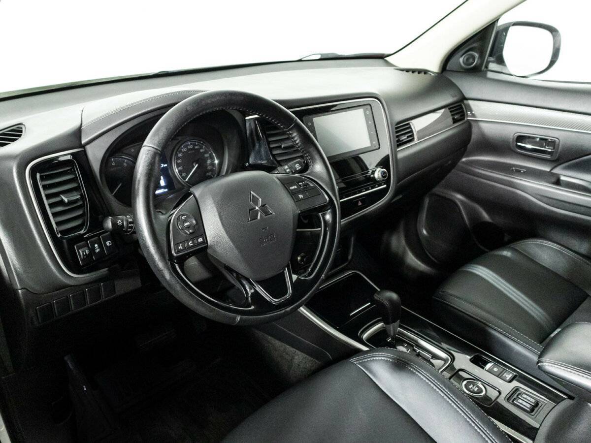 Mitsubishi Outlander с пробегом — 2020 год. Фото: #10