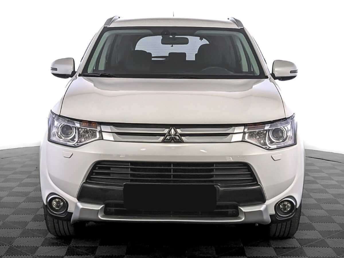 Mitsubishi Outlander с пробегом — 2014 год. Фото: #1