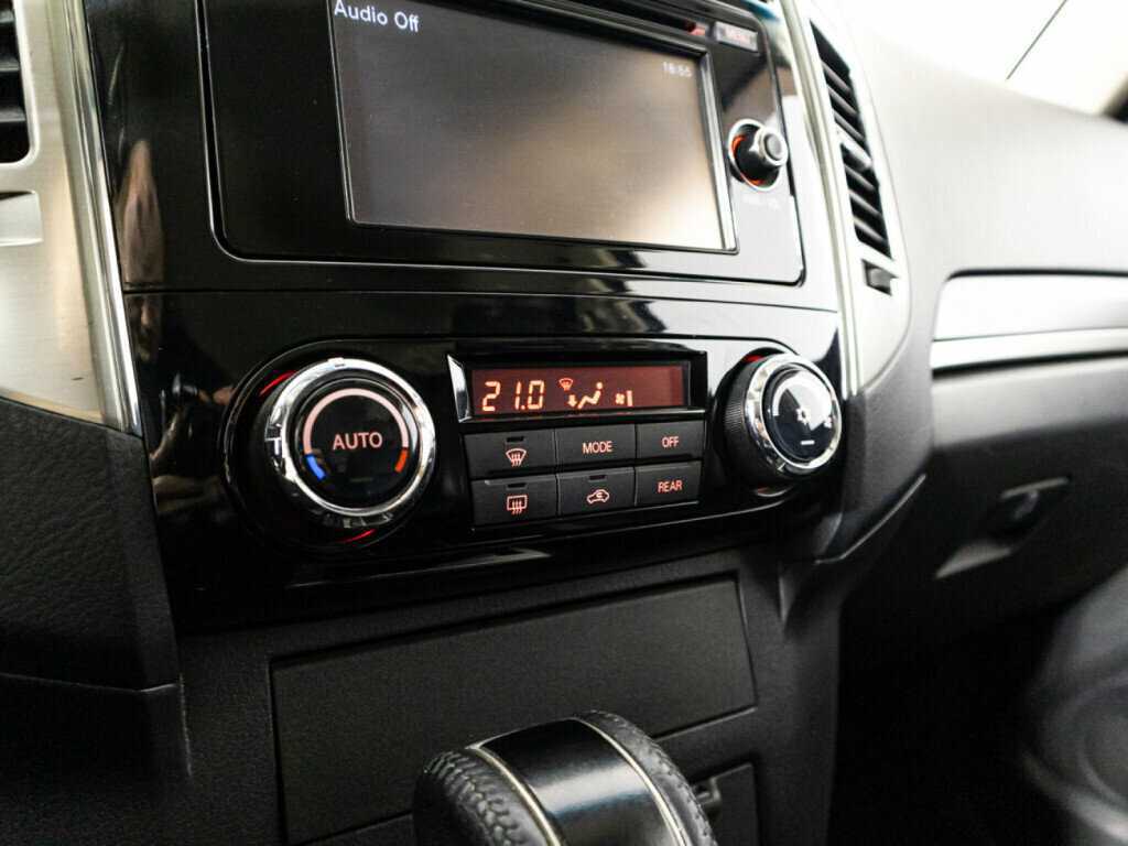 Mitsubishi Pajero с пробегом — 2014 год. Фото: #15