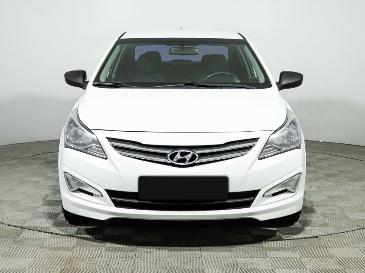 Hyundai Solaris с пробегом — 2015 год. Фото: #1
