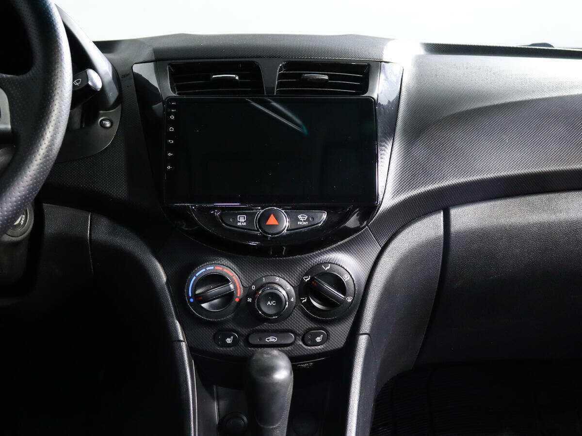 Hyundai Solaris с пробегом — 2012 год. Фото: #12