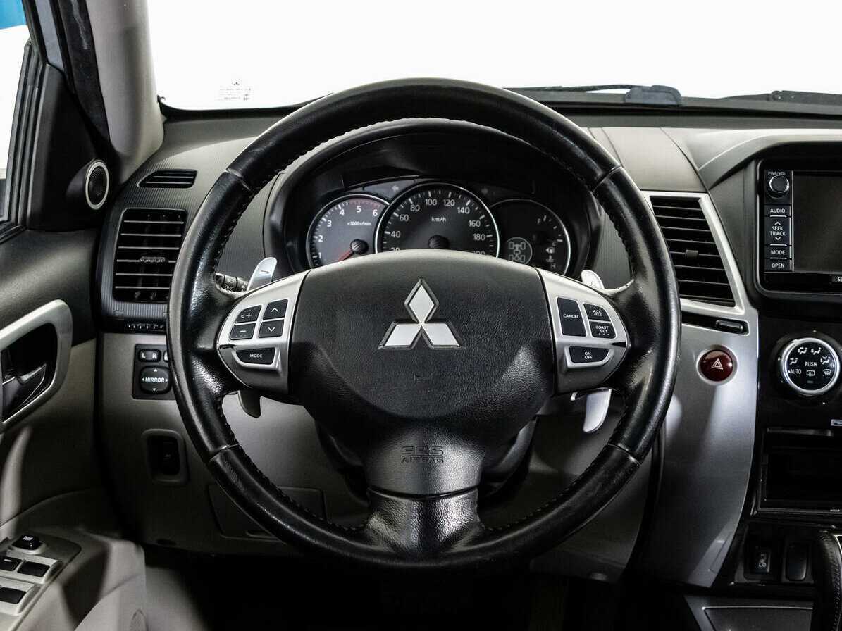 Mitsubishi Pajero Sport с пробегом — 2013 год. Фото: #11