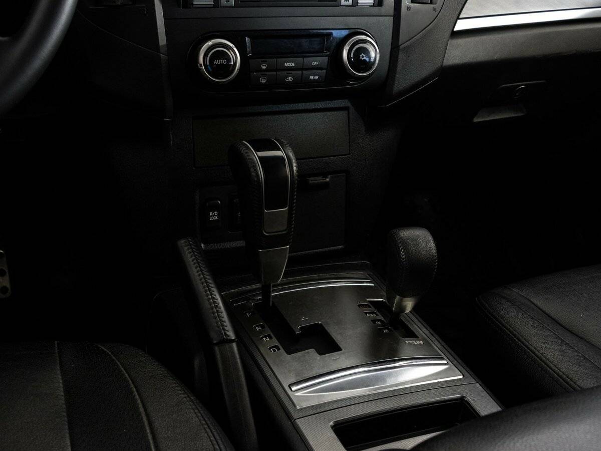 Mitsubishi Pajero с пробегом — 2012 год. Фото: #9