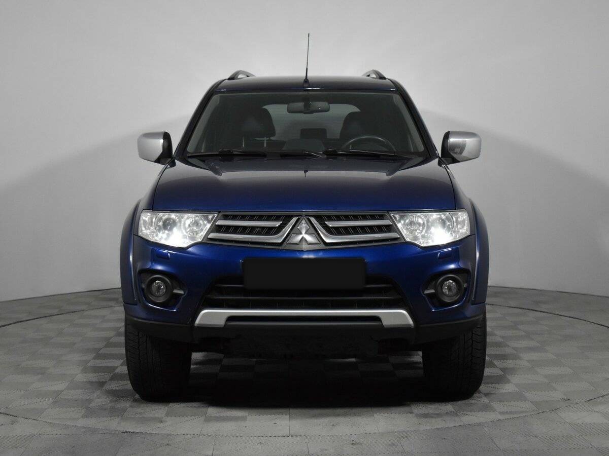 Mitsubishi Pajero Sport с пробегом — 2015 год. Фото: #1