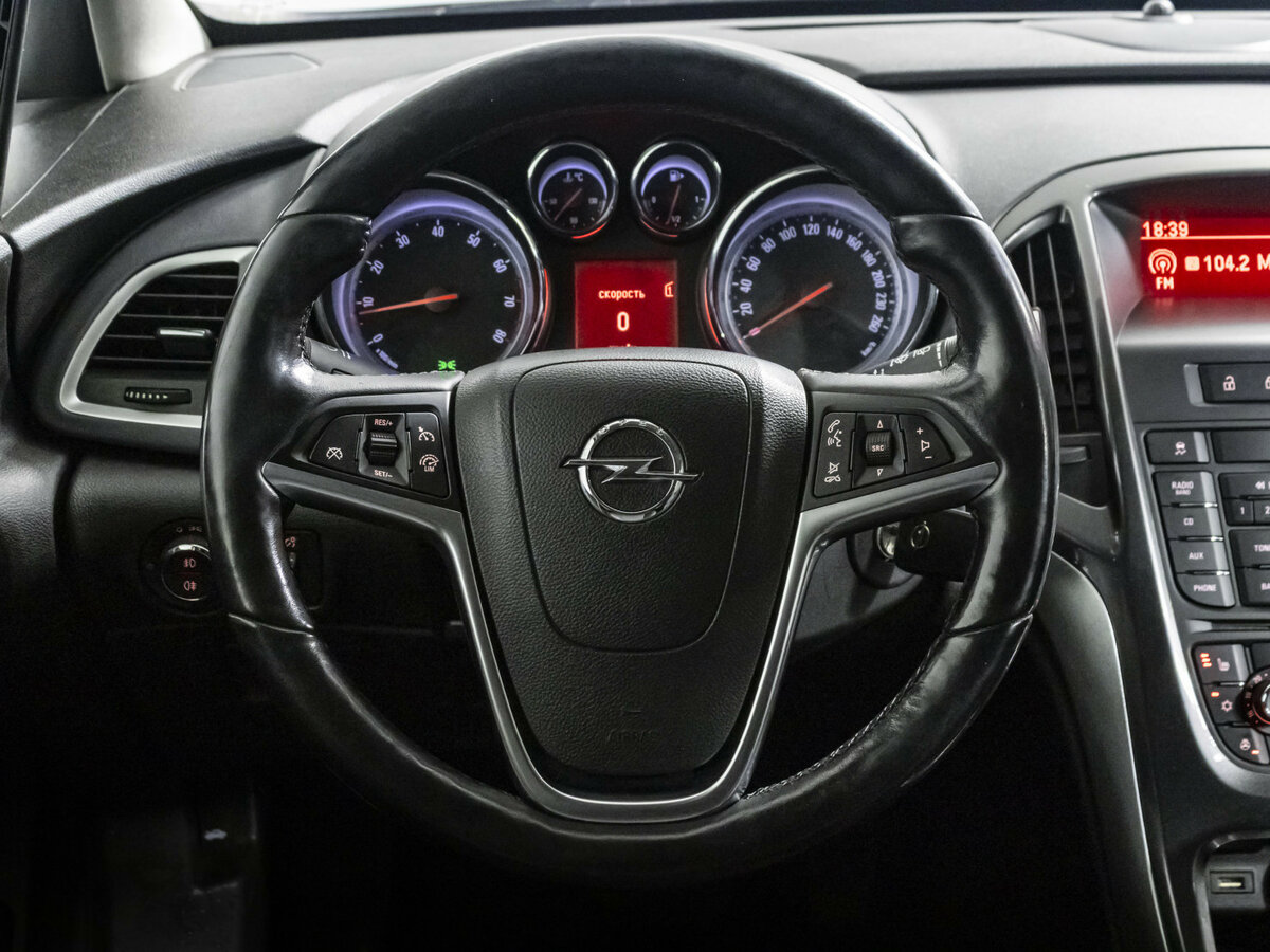 Opel Astra с пробегом — 2013 год. Фото: #10