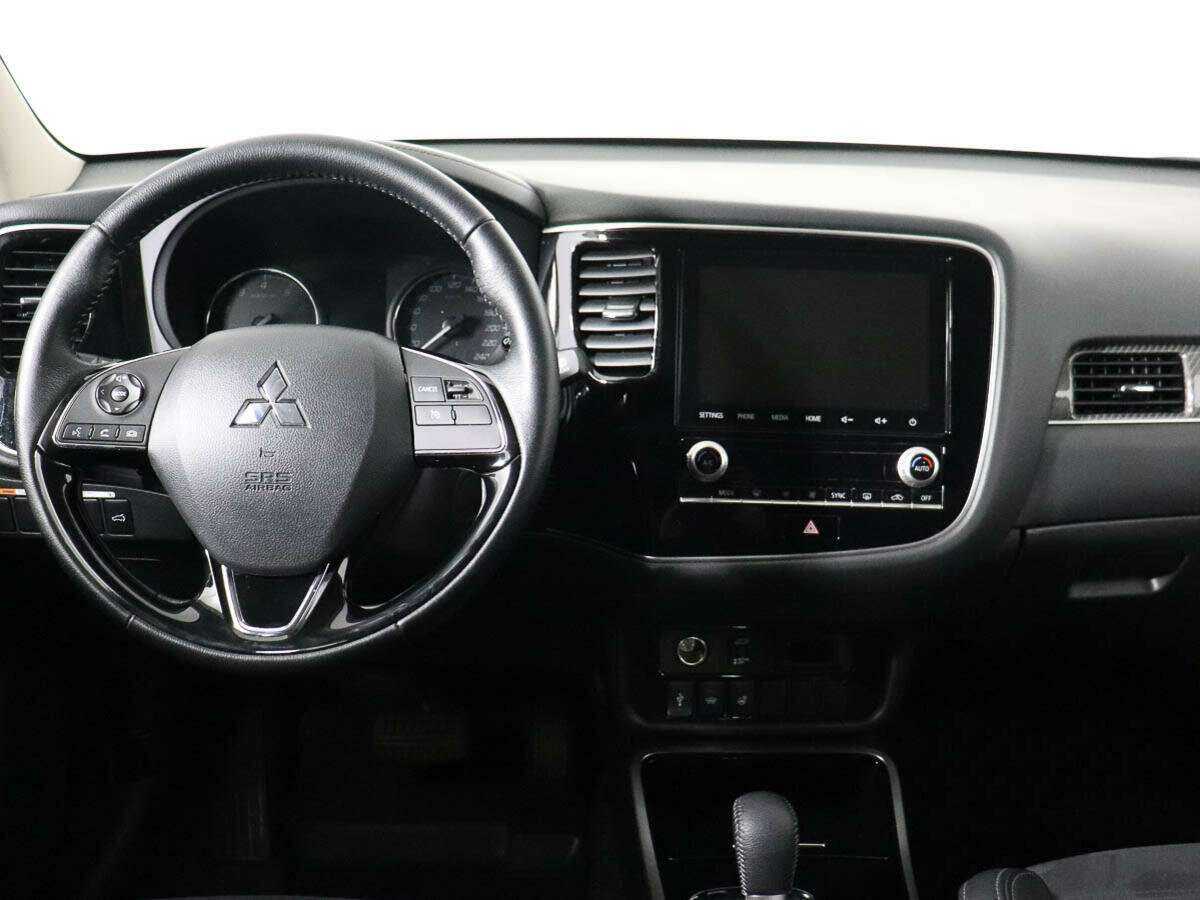 Mitsubishi Outlander с пробегом — 2022 год. Фото: #9