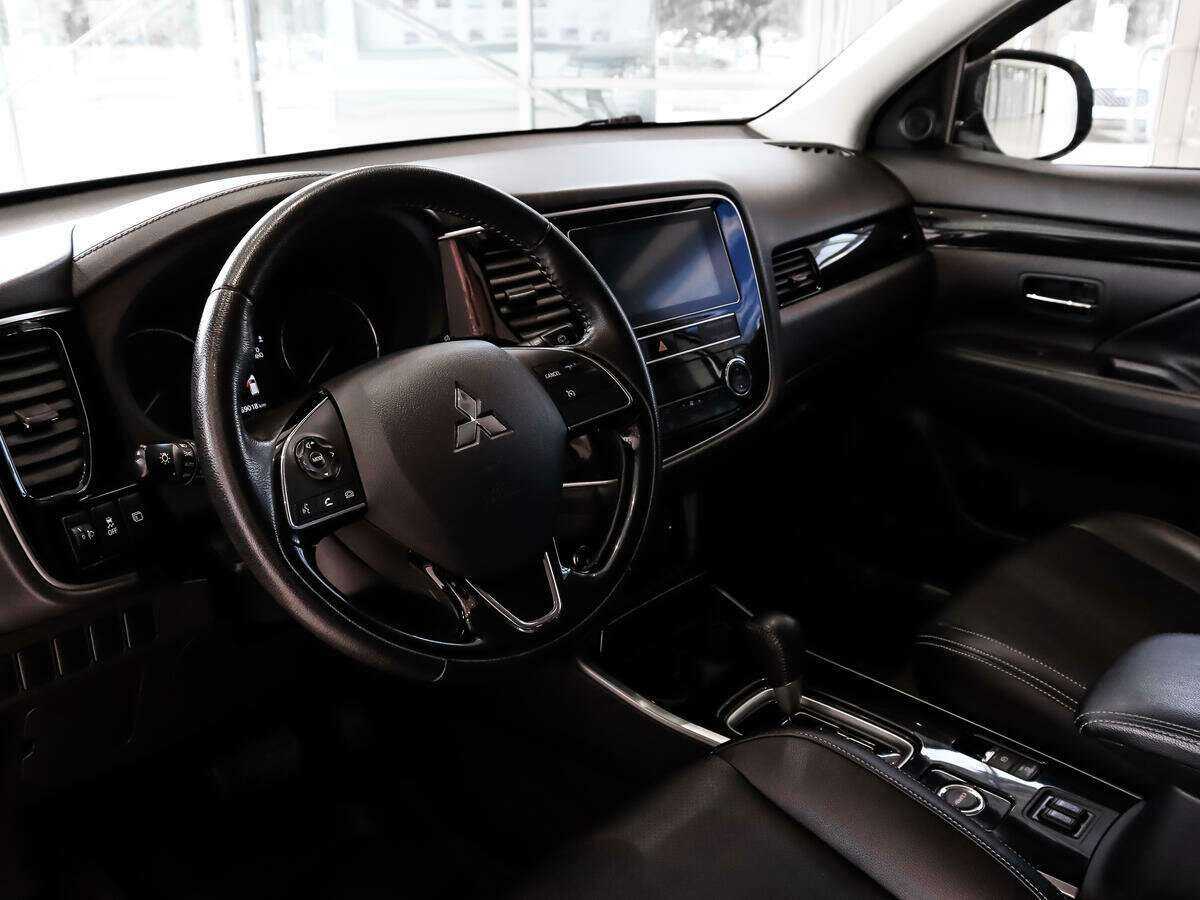 Mitsubishi Outlander с пробегом — 2019 год. Фото: #8