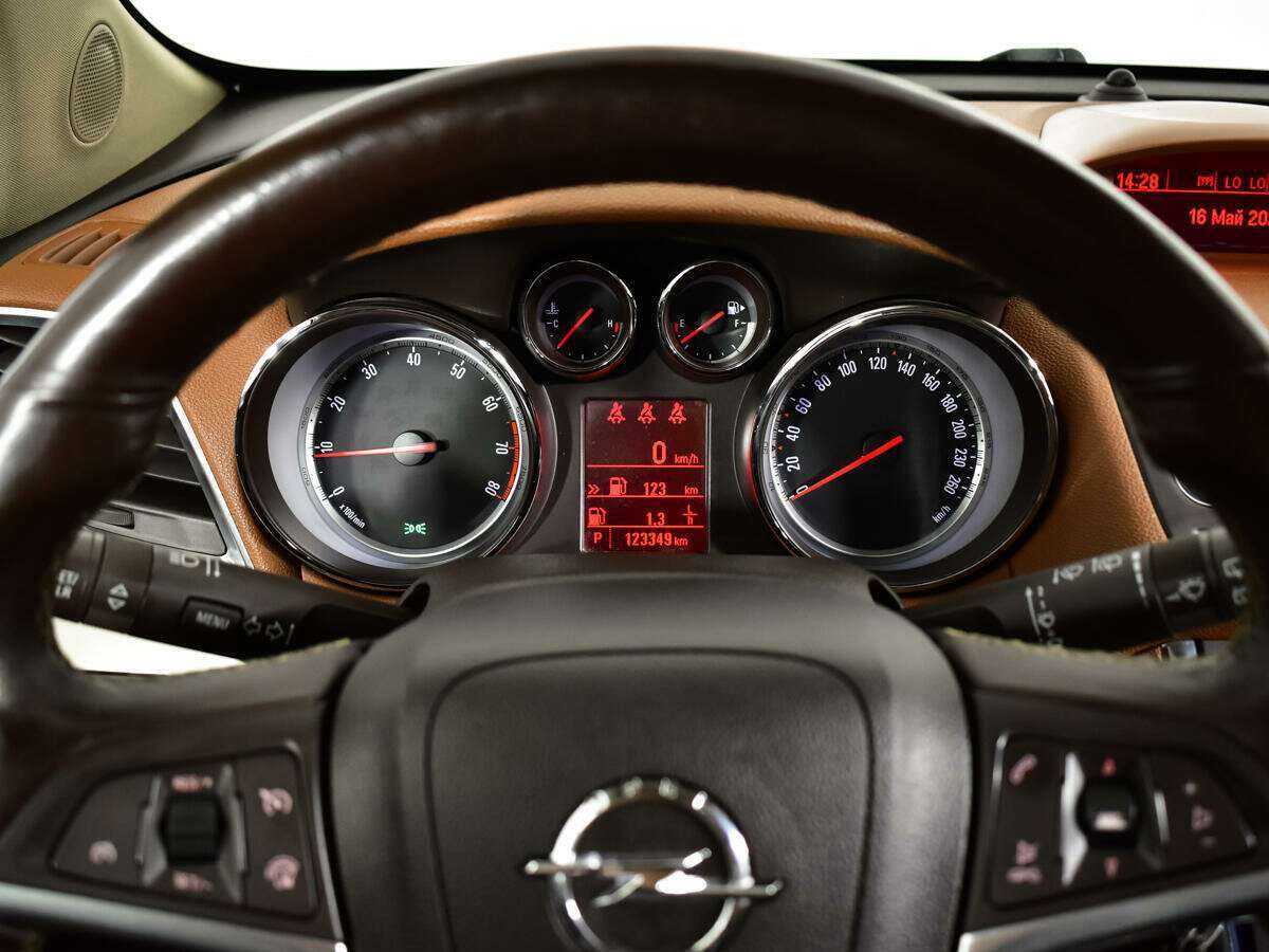 Opel Mokka с пробегом — 2013 год. Фото: #10