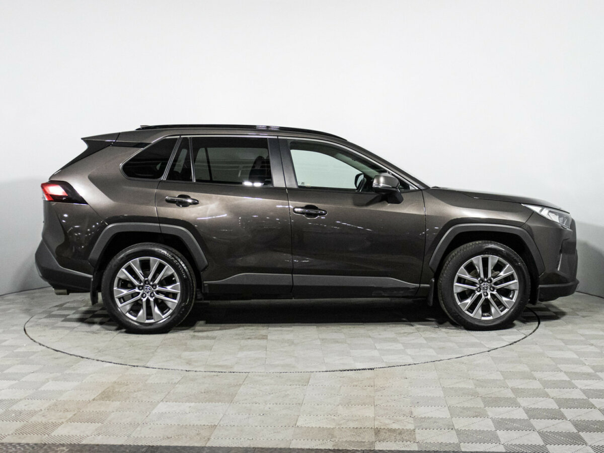 Toyota RAV4 с пробегом — 2020 год. Фото: #3