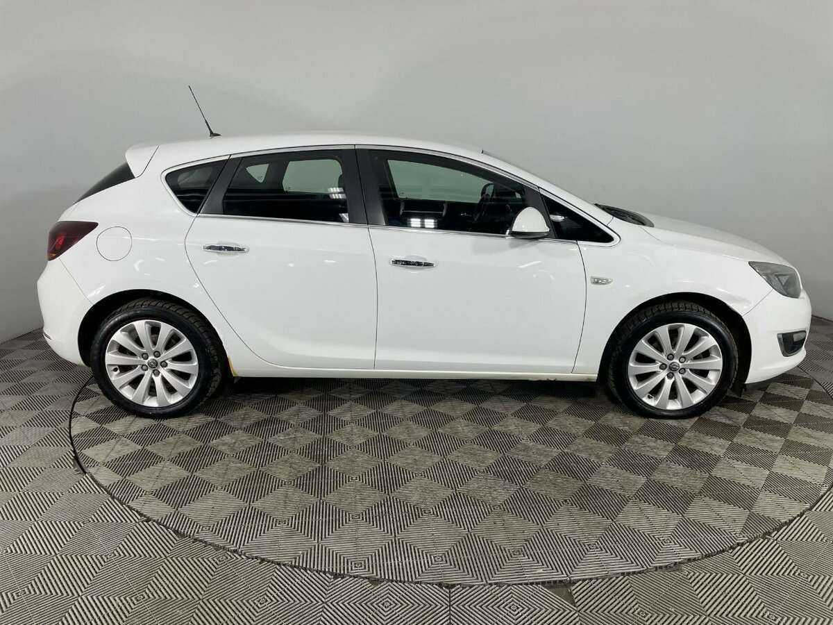 Opel Astra с пробегом — 2013 год. Фото: #3