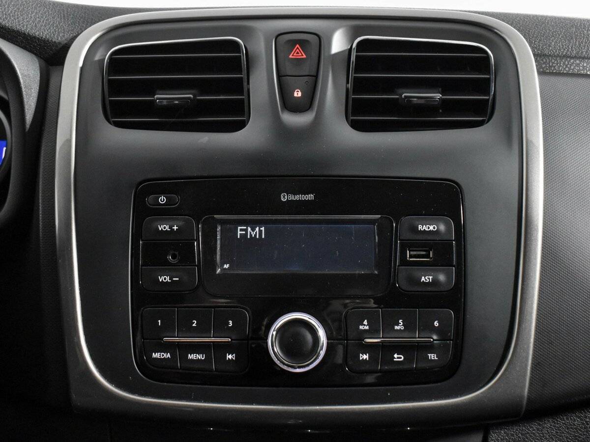 Renault Sandero с пробегом — 2017 год. Фото: #15