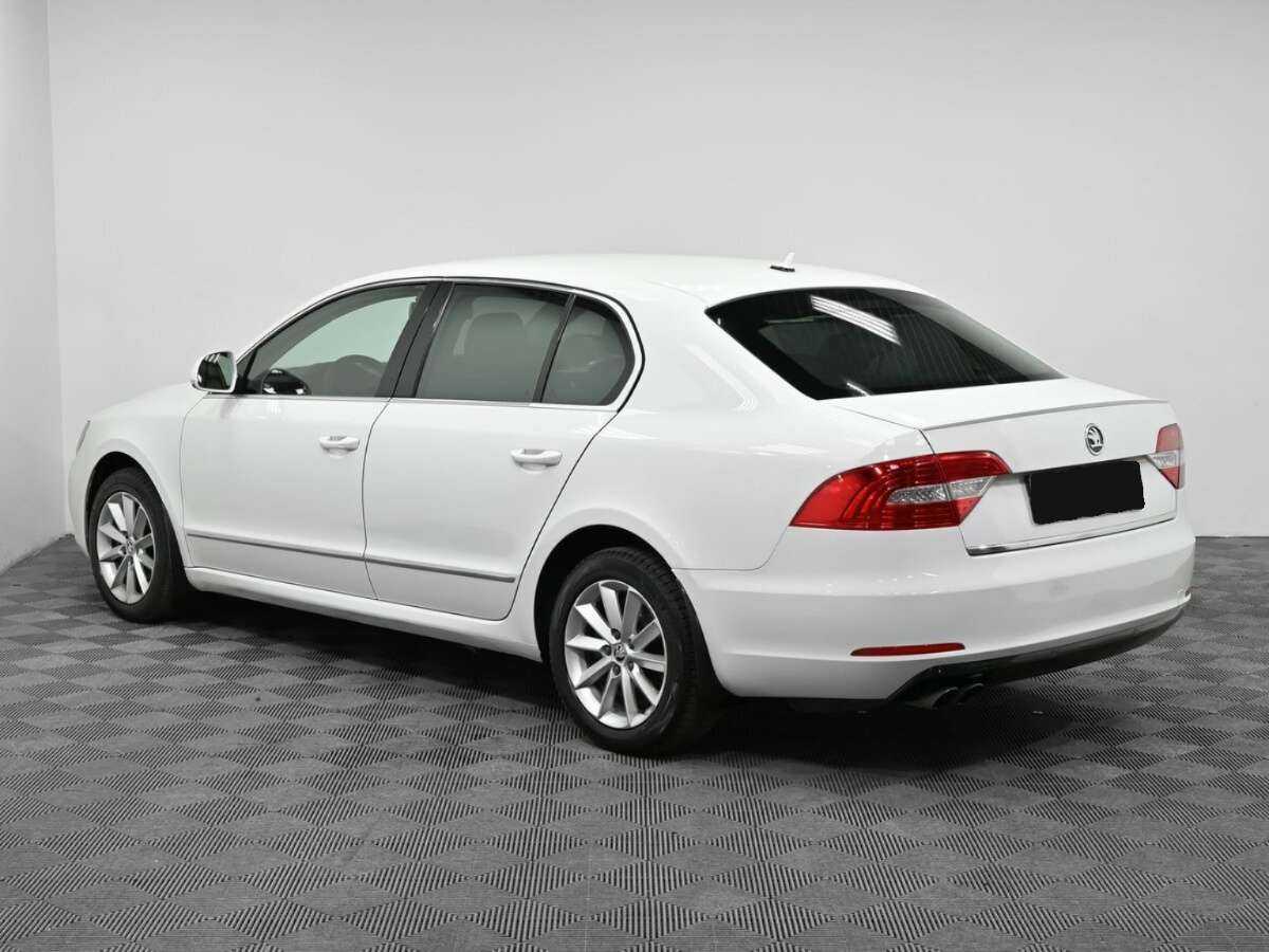 Skoda Superb с пробегом — 2013 год. Фото: #3