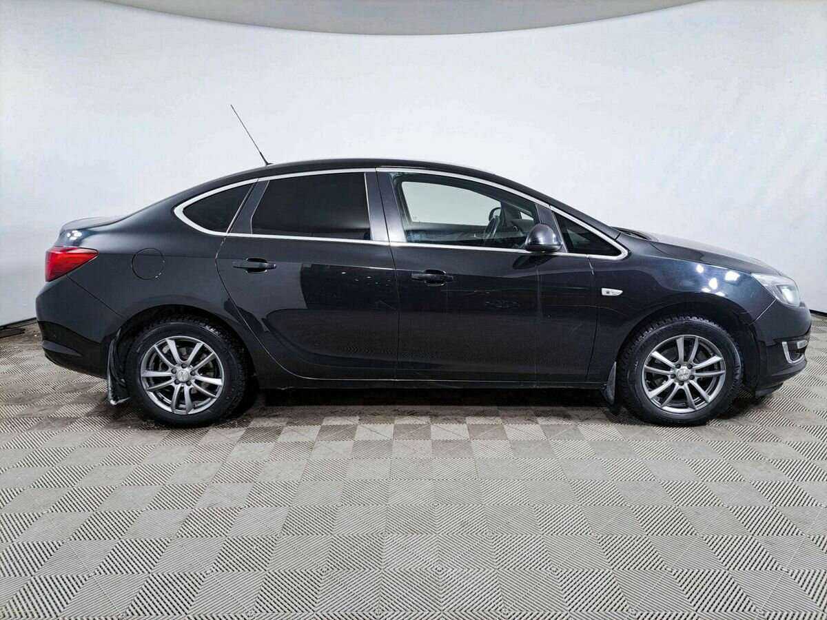 Opel Astra с пробегом — 2014 год. Фото: #3