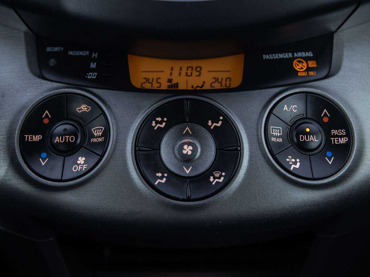 Toyota RAV4 с пробегом — 2012 год. Фото: #11