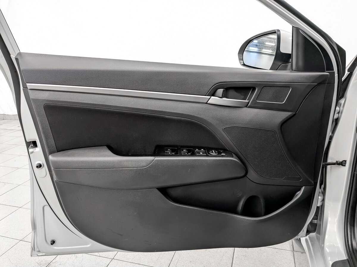 Hyundai Elantra с пробегом — 2017 год. Фото: #16