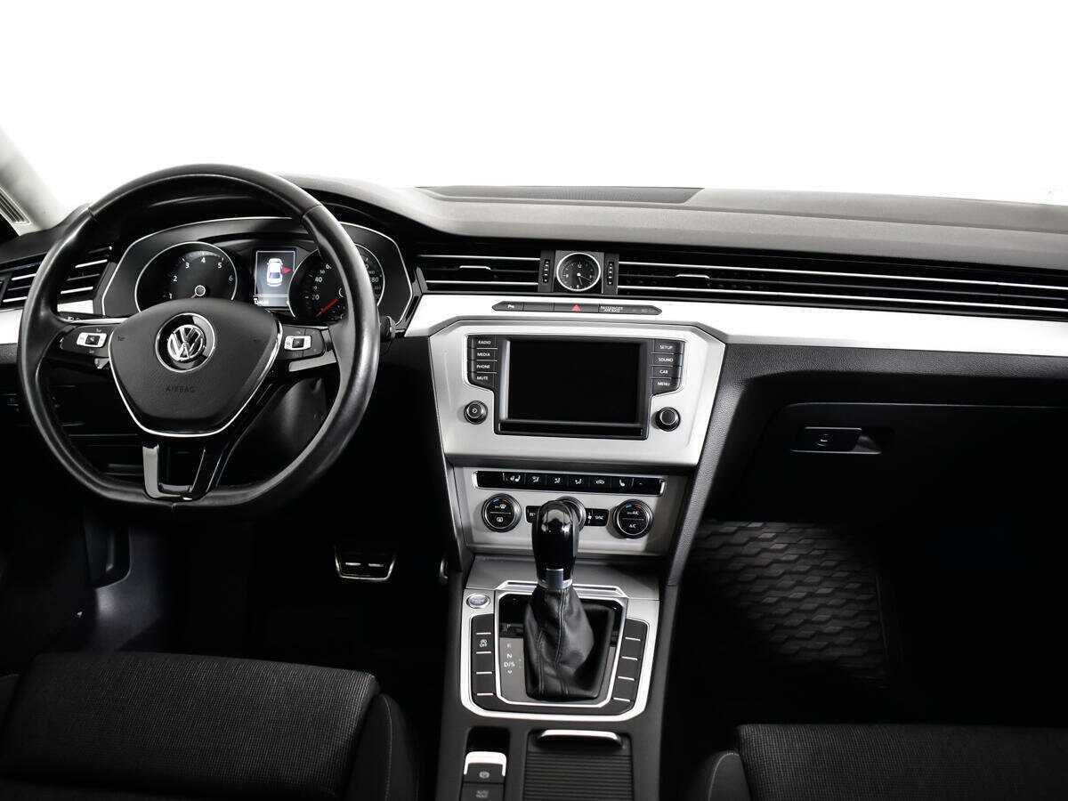 Volkswagen Passat с пробегом — 2016 год. Фото: #7