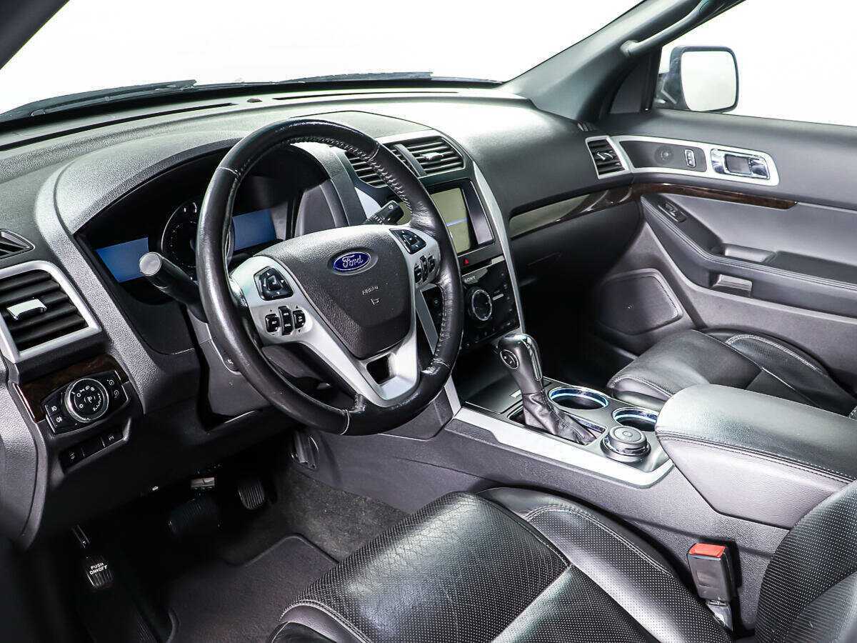 Ford Explorer с пробегом — 2013 год. Фото: #13