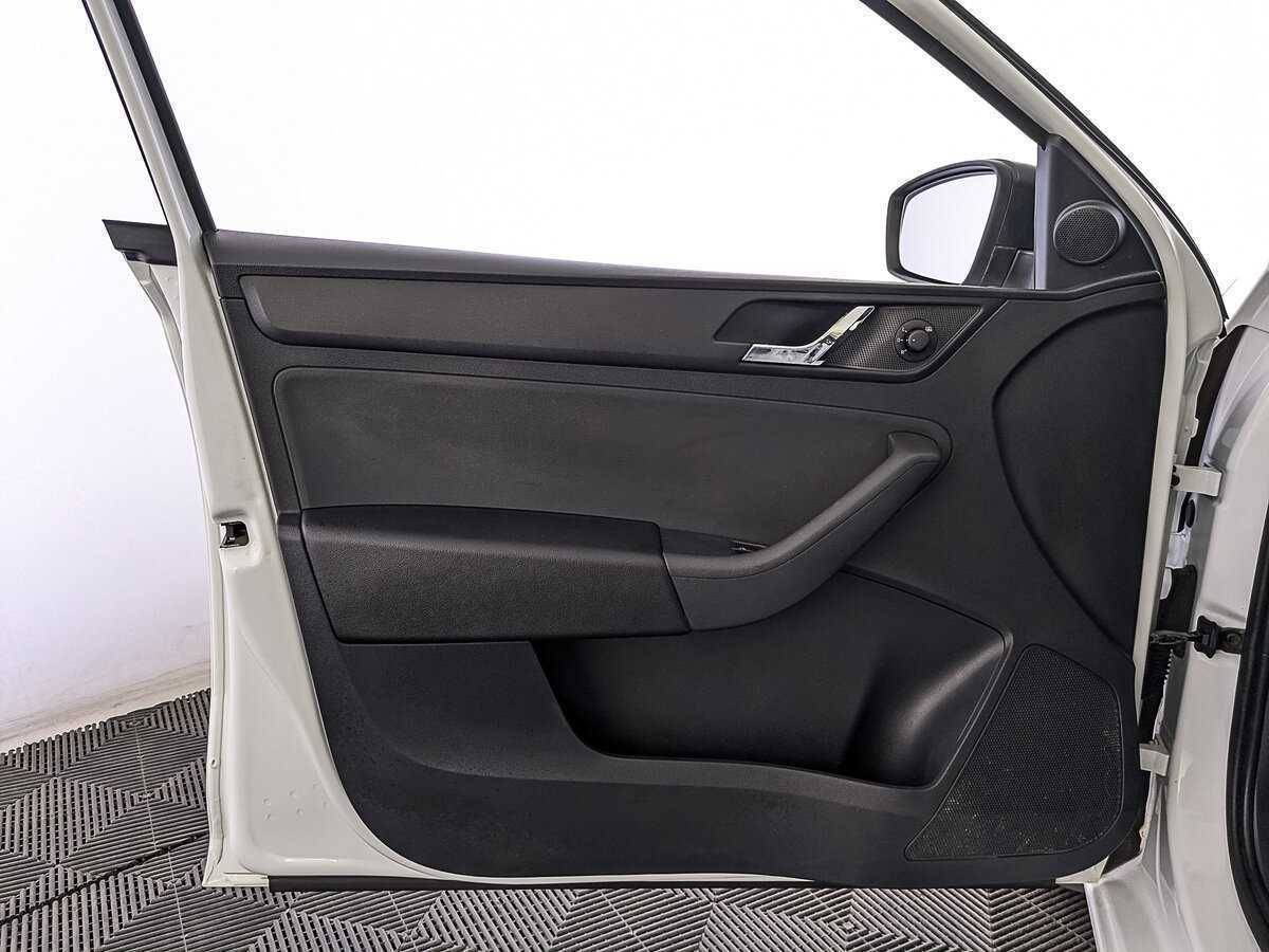 Skoda Rapid с пробегом — 2017 год. Фото: #18