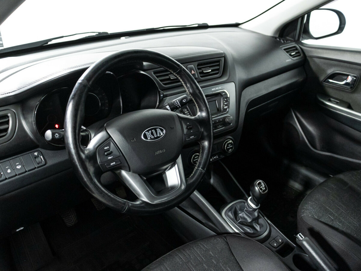 Kia Rio с пробегом — 2013 год. Фото: #10