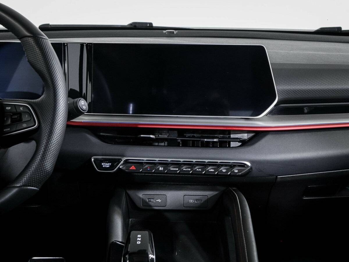 Geely Coolray с пробегом — 2024 год. Фото: #9