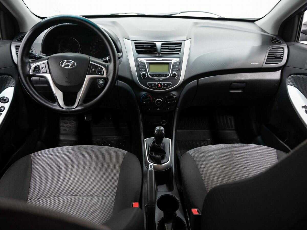Hyundai Solaris с пробегом — 2013 год. Фото: #12