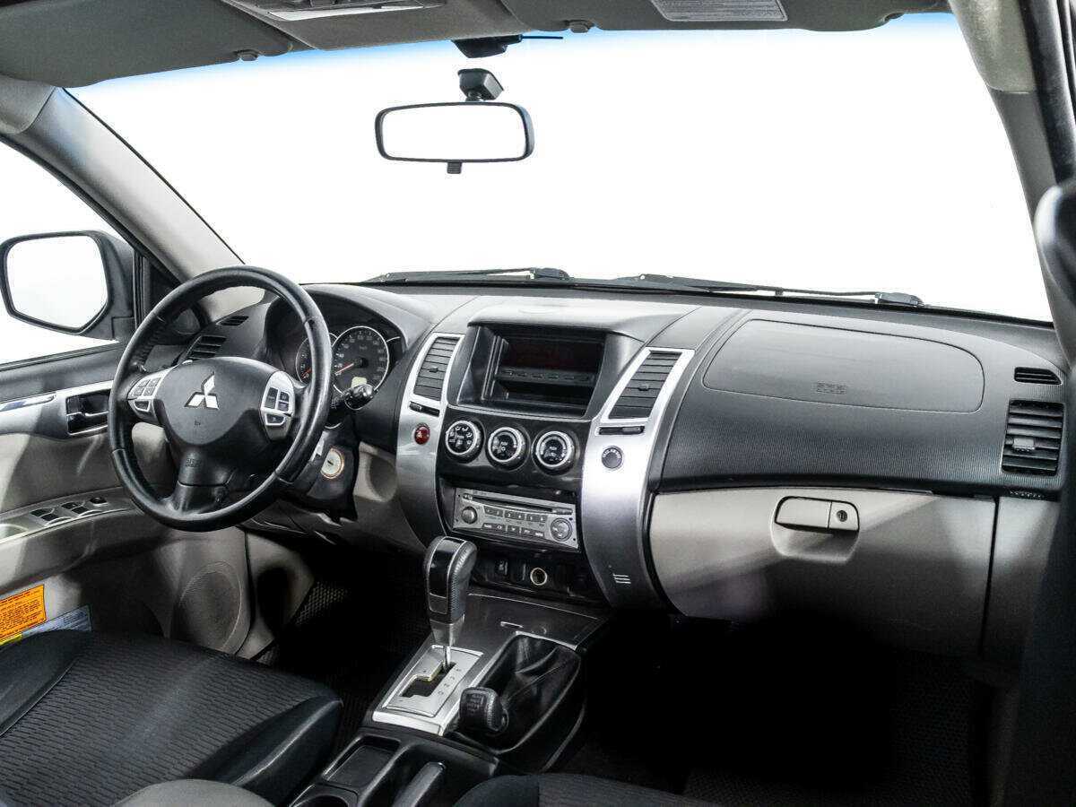 Mitsubishi Pajero Sport с пробегом — 2012 год. Фото: #8