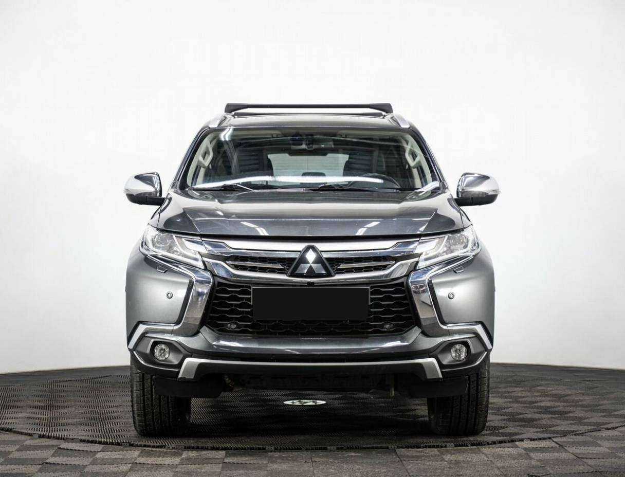 Mitsubishi Pajero Sport с пробегом — 2018 год. Фото: #1