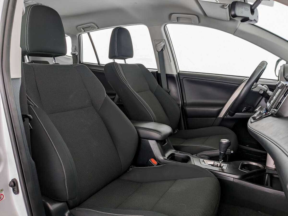 Toyota RAV4 с пробегом — 2019 год. Фото: #18