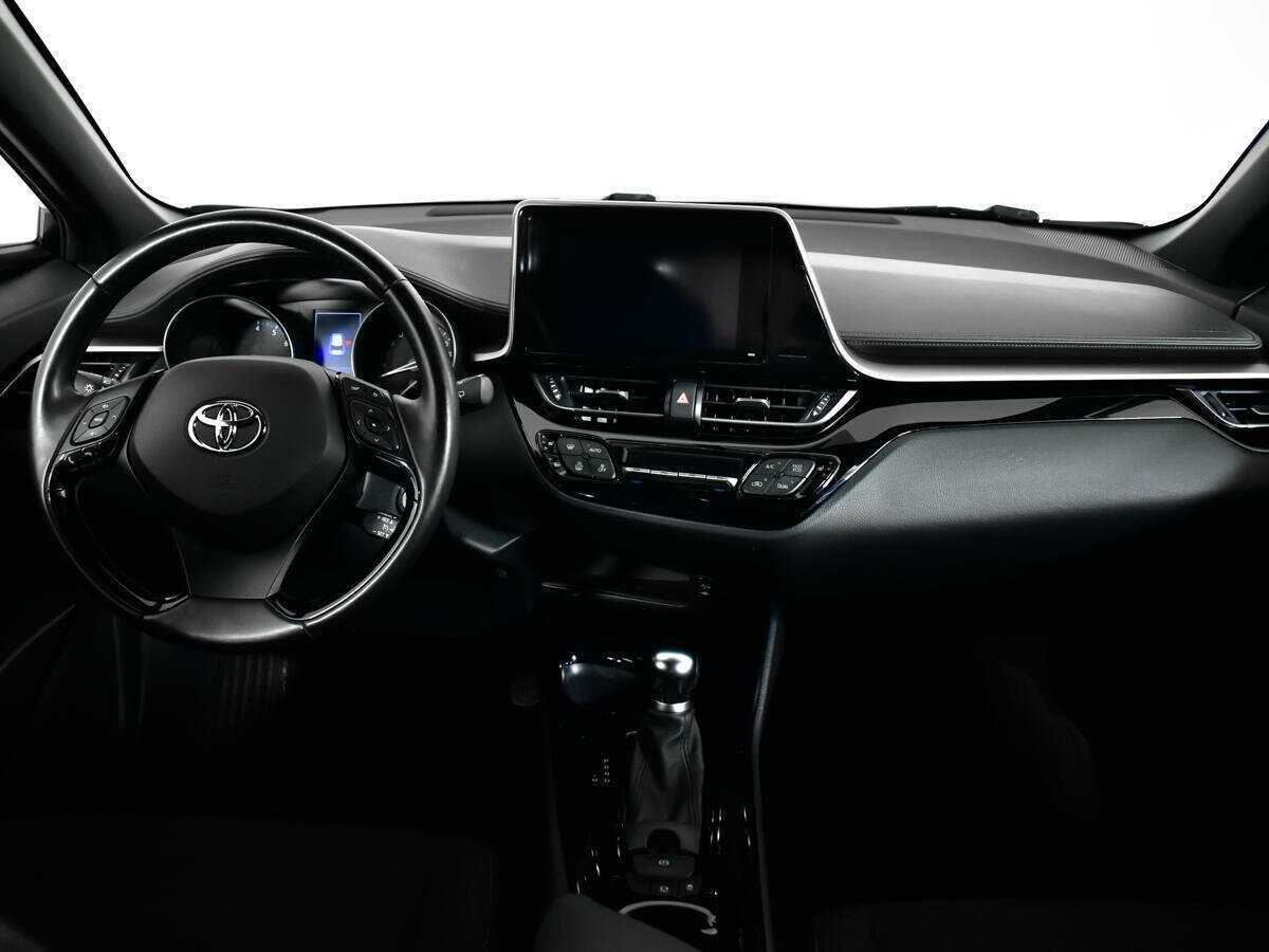 Toyota C-HR с пробегом — 2019 год. Фото: #11