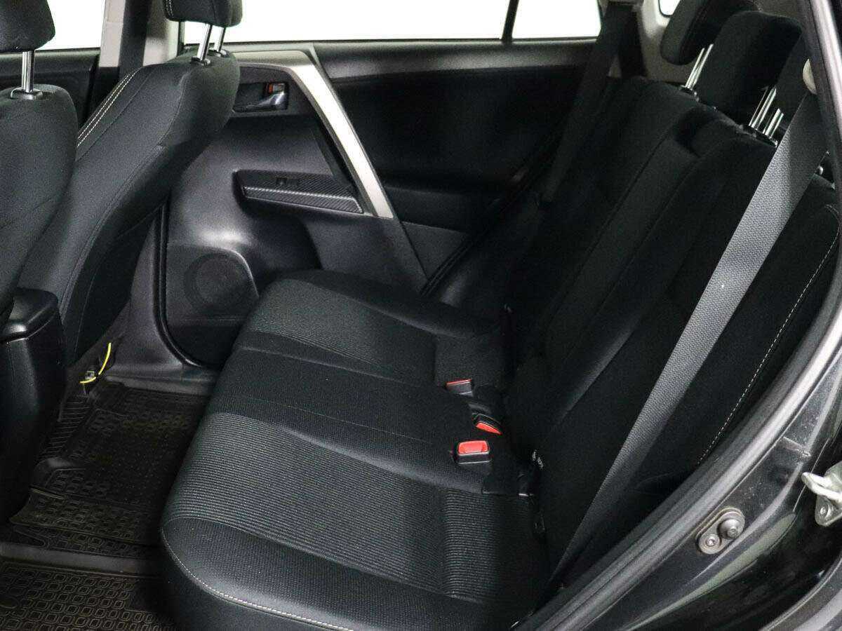 Toyota RAV4 с пробегом — 2014 год. Фото: #7