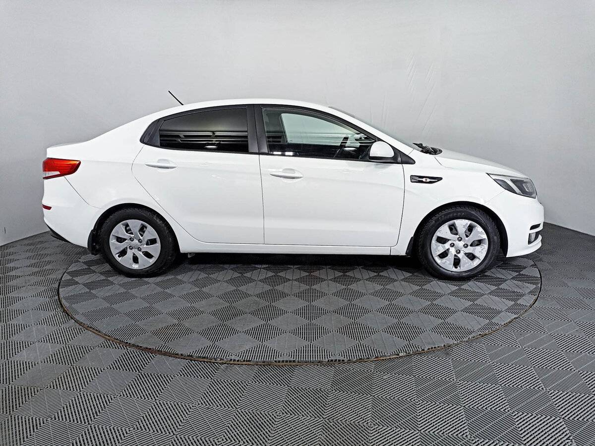 Kia Rio с пробегом — 2015 год. Фото: #3