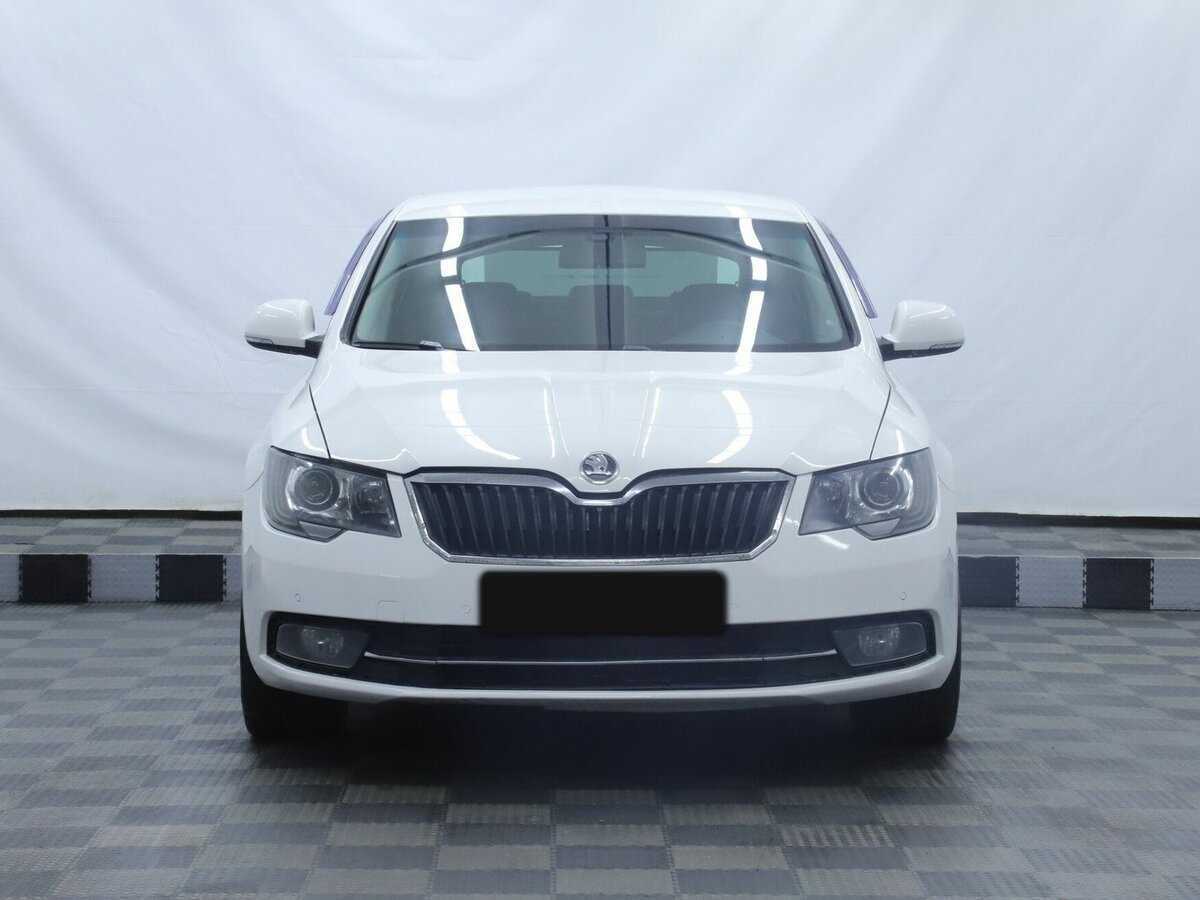 Skoda Superb с пробегом — 2013 год. Фото: #1