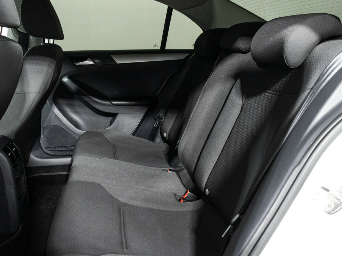 Volkswagen Jetta с пробегом — 2016 год. Фото: #9