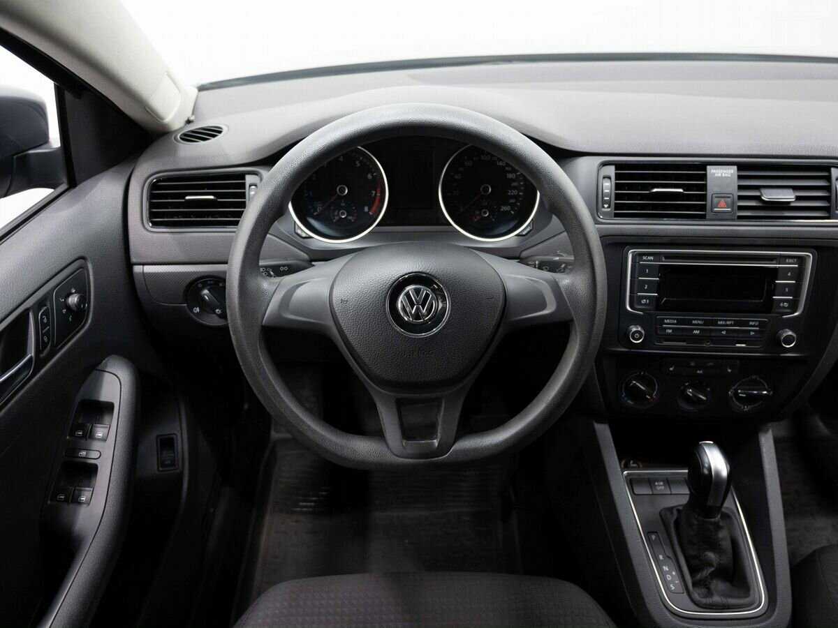Volkswagen Jetta с пробегом — 2015 год. Фото: #12