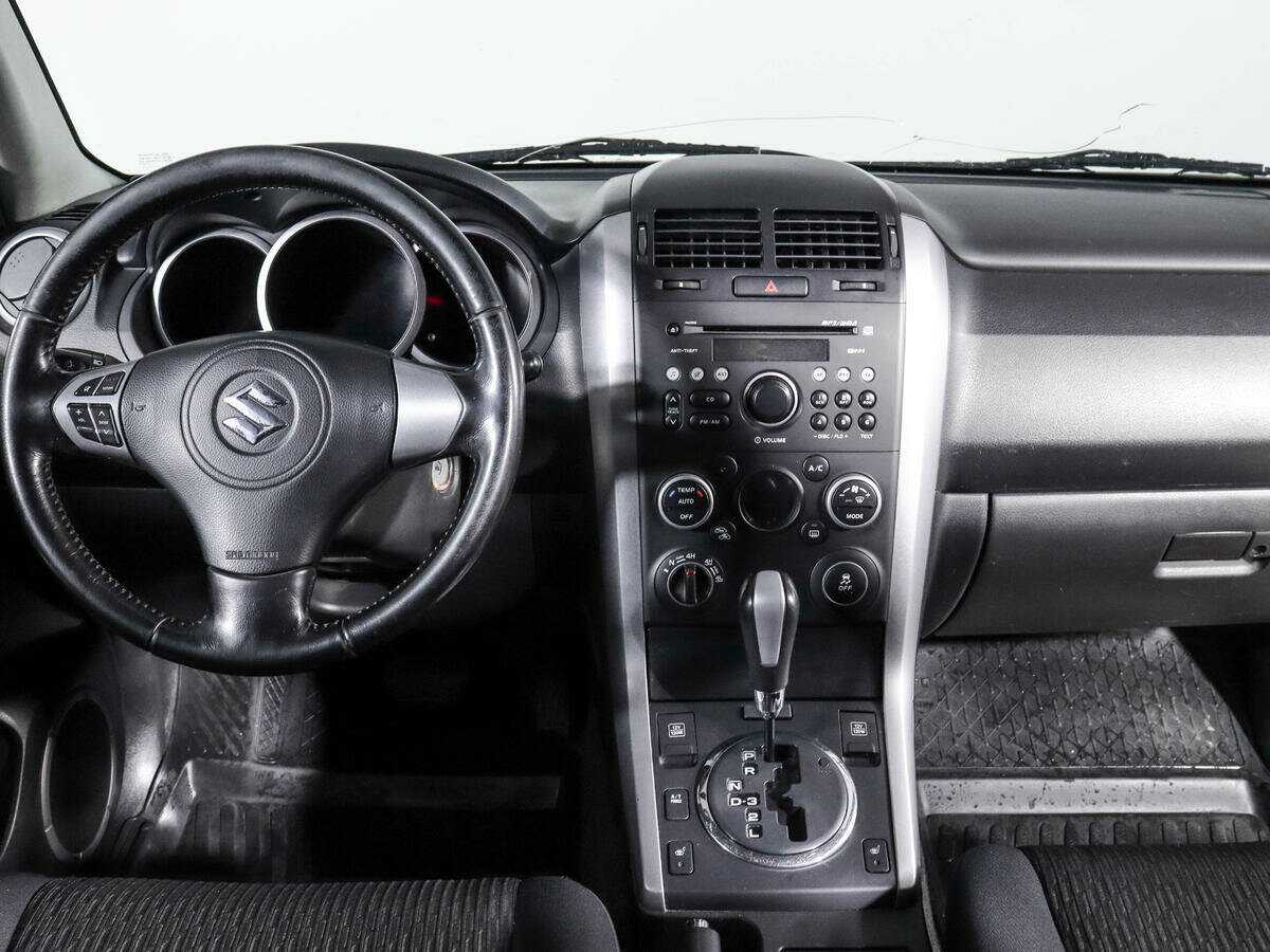 Suzuki Grand Vitara с пробегом — 2012 год. Фото: #11