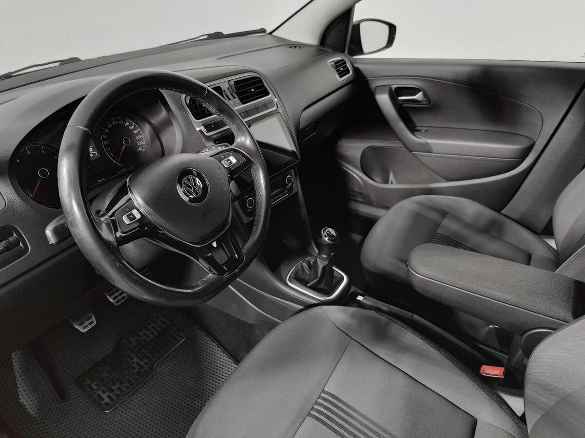 Volkswagen Polo с пробегом — 2016 год. Фото: #9